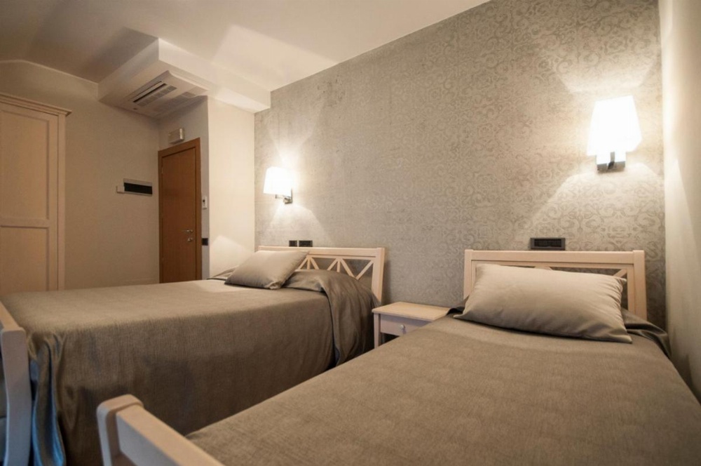 Room image 4