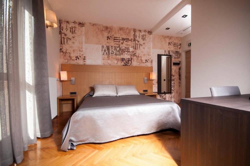 Room image 3